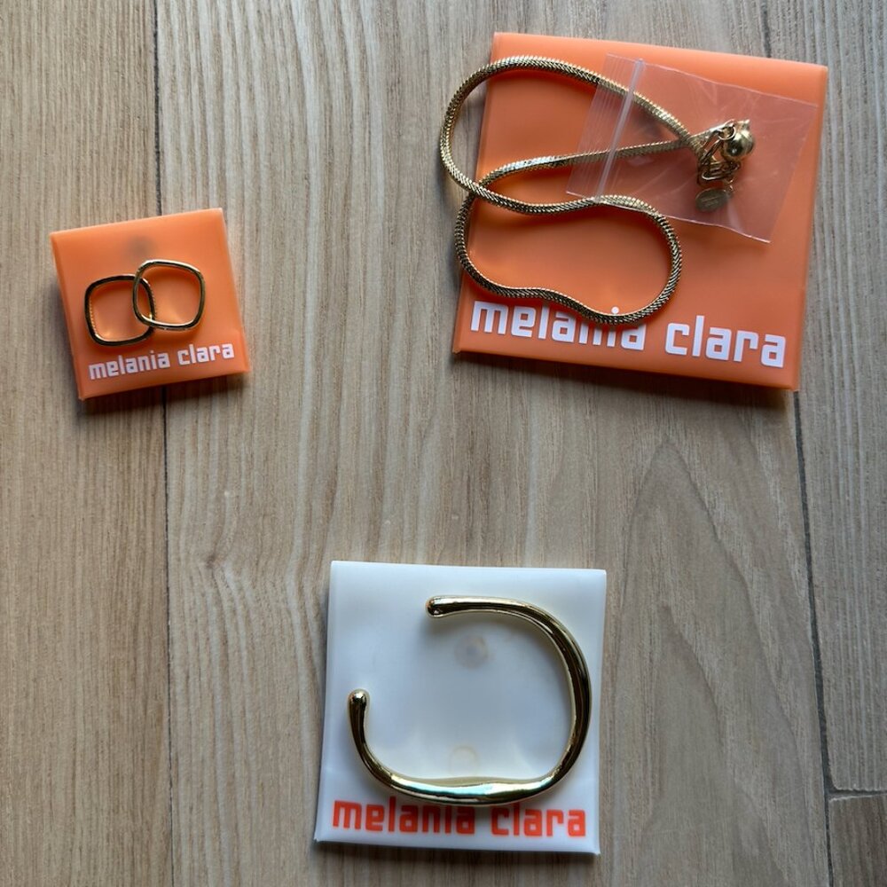 NWOT - Melania Clara Gold Jewelry Gift Set (2 Rings/Bracelet/Necklace)